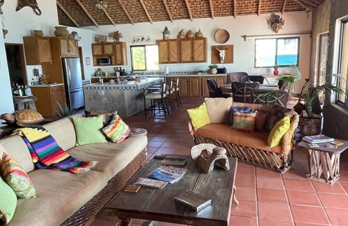 Buenavista Villa | Beautiful Beachfront Hacienda