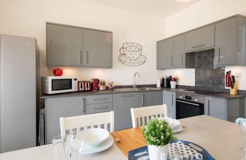 Bognor Regis House | Beautiful Beachfront House wth Balcony & Sea Views