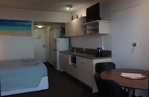 North Ward Apartment | Beautiful beachfront on The Strand at Aquarius