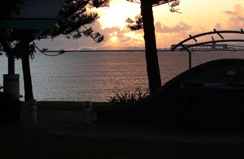 North Ward Apartment | Beautiful beachfront on The Strand at Aquarius