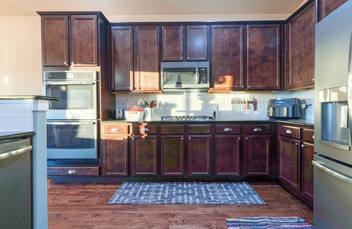 Loveland House | Beautiful Berthoud home, gorgeous mountain views, hot tub, & firepit.