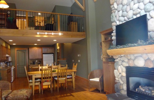 Big White Ski Resort House | Beautiful Big White Ski-In/Ski-Out Vacation Condo With Private Hot Tub!