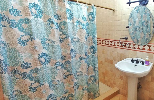 Cerro Azul Villa | Beautiful Birds and Monkeys of the Panama Jungle are seen on your doorstep!