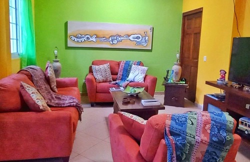Cerro Azul Villa | Beautiful Birds and Monkeys of the Panama Jungle are seen on your doorstep!
