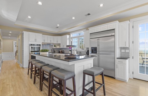 Bluemont House | Beautiful Bluemont Estate