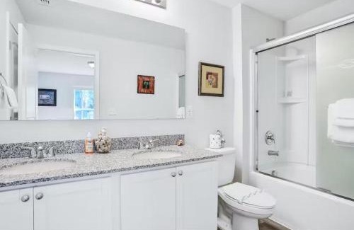 Indian Trails House | Beautiful Bracken Ln Bungalow