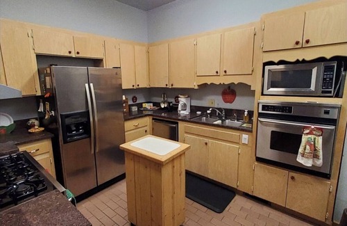 Orangeburg County House | Beautiful brick home w/large porch and 3 bedrooms