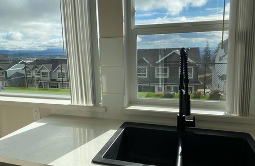 Burke Mountain Apartment | Beautiful, bright and brand new suite-apartment