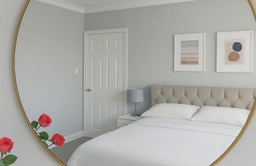 Southwick House | Beautiful Bright Three Bedroom House in Brighton and Hove with free parking