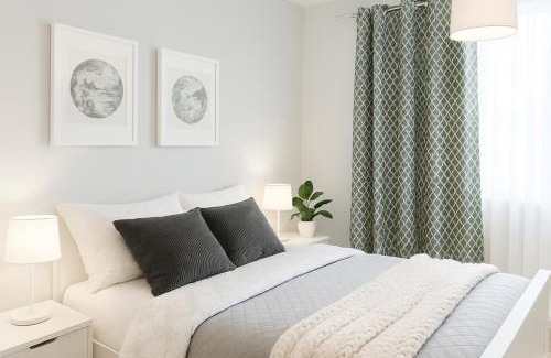 Southwick House | Beautiful Bright Three Bedroom House in Brighton and Hove with free parking