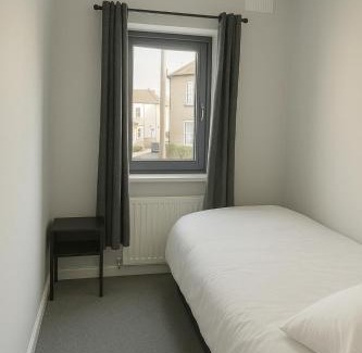 Southwick House | Beautiful Bright Three Bedroom House in Brighton and Hove with free parking