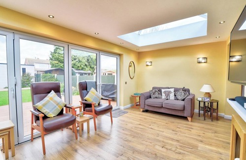 Southend-on-Sea House | Beautiful bungalow with parking and large garden