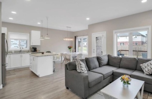 Quinte West House | Beautiful bungalow by the water