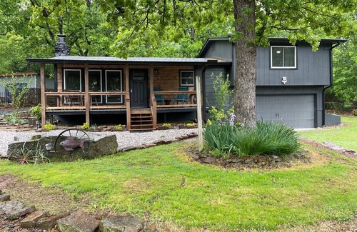 Hulbert Cabin | Beautiful cabin by the Lake