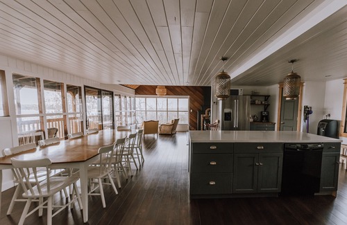 Division No. 10 Cabin | Beautiful Cabin on the Water