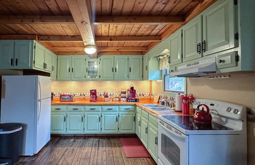 Preston House | Beautiful Cabin @ Fox Landing, near casinos