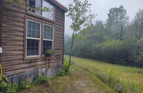 Lovell House | Beautiful Cabin Next To Hiking and Snowmobile Trails And Forest Reserve