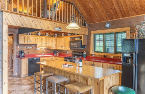 Poynette Cabin | Beautiful Cabin on Scenic WI River/Lake Wisconsin. Close to WI Dells and Madison