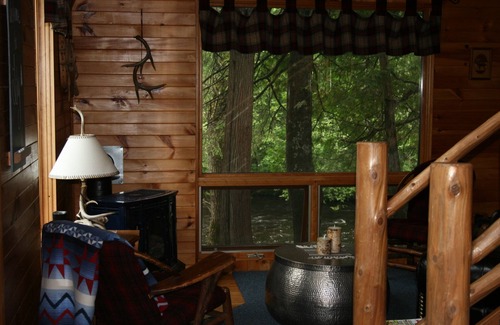 White Lake Cabin | Beautiful Cabin on the Lily River, 2 Bedrooms + Loft With King Size Bed,1 Full Bath!