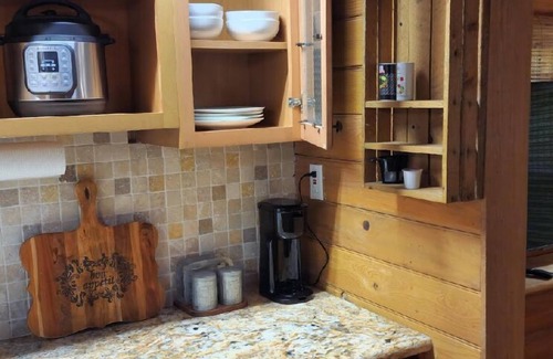 Denham Springs Cabin | Beautiful Cabin in a great neighborhood and minutes from Baton Rouge!