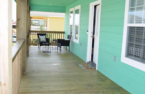 Hackberry House | Beautiful Canalfront in Hackberry. Minutes to Beach, Calcasieu Lake & Casinos!