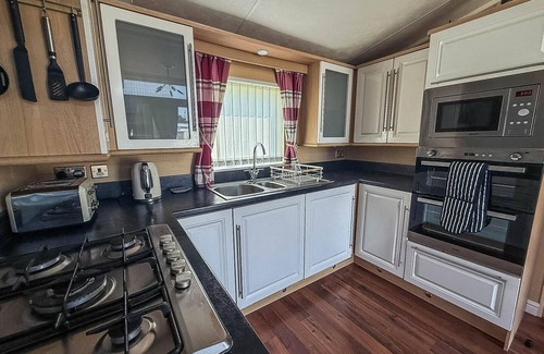Mappleton House | Beautiful caravan for hire at Skipsea Sands Holiday Park ref 41098SF