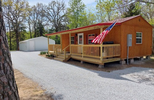 Yellville Cabin | Beautiful Cedar Cabin on Bullshoals Lake