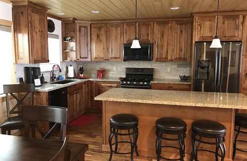 Chamberlands House | Beautiful Chambers Landing Cabin