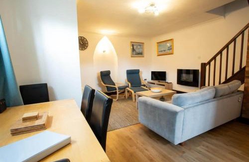 Montpellier House | Beautiful Cheltenham Townhouse Private Parking
