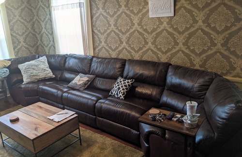 Wellsville House | Beautiful circa 1870's home 3 bedrooms with tvs, mini fridges, Roku/amazon tv