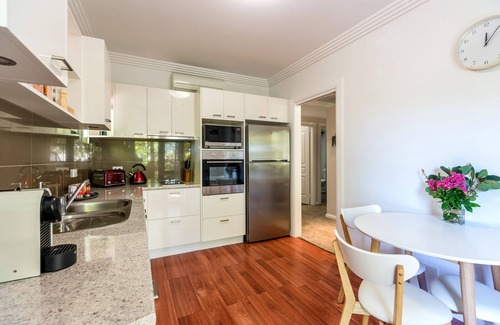 Calare Apartment | Beautiful "Claremont Studio" Apartment