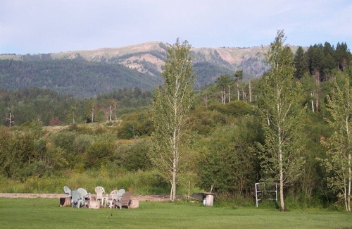 Alpine Cabin | Beautiful Clean Cabin on the Salt River With Hot Tub, Fishing, Horseback Rides
