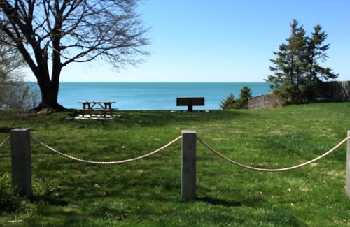Colchester Cottage | Beautiful, clean cottage, 4 min walk to the beach/playground. Many wineries!