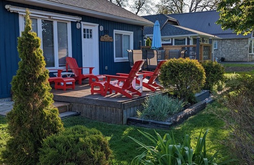Colchester Cottage | Beautiful, clean cottage, 4 min walk to the beach/playground. Many wineries!