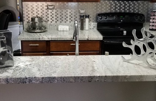 North Mountain Condo | π Beautiful & Clean in North Tapatio. No cleaning fees.
