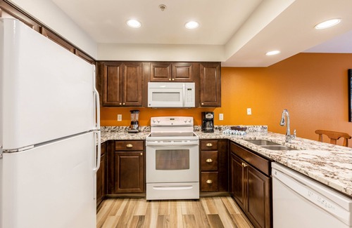 Elk Point Condo | Beautiful Club Wyndham South Shore, 1 Bedroom Deluxe Suite