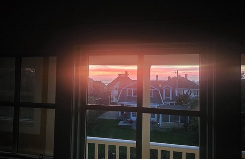 Stonington Apartment | Beautiful Coastal Apartment next to beach,restaurants and shopping