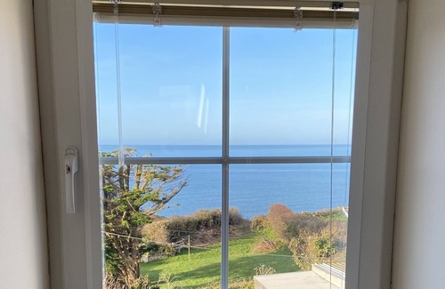 Aberporth House | Beautiful coastal retreat with sea views, 100m to Aberporth Beach!