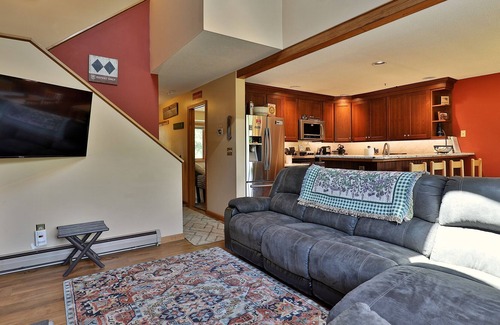 Killington Condo | Beautiful Colony Club Loft Condo. Sleeps 8. Great for Families and Groups.