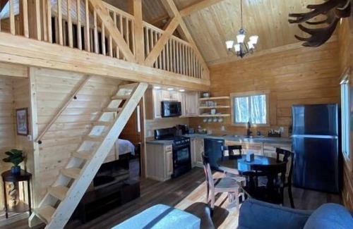 Wasilla Cabin | Beautiful Comfy Alaskan Log Home 2
