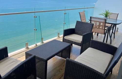 Las Gaviotas Apartment | Beautiful condo in Camino al mar, right on the beach for 6 persons