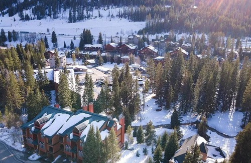 Old Town House | Beautiful Condo - Riverfront-Slopeside-Walk to Resort-On Bus Route