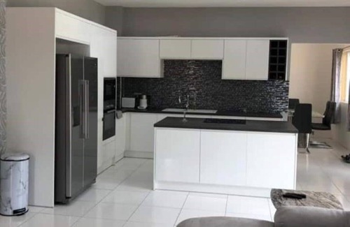 Rodney Bay Apartment | Beautiful contemporary apartment in the heart of Rodney Bay!