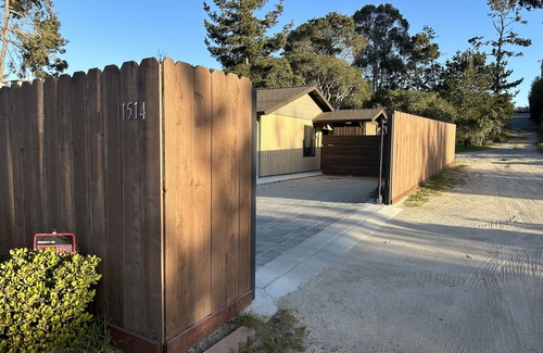 Mescal Corridor NW Apartment | Beautiful contemporary studio. Just 5 minutes drive to Laguna seca and beach.