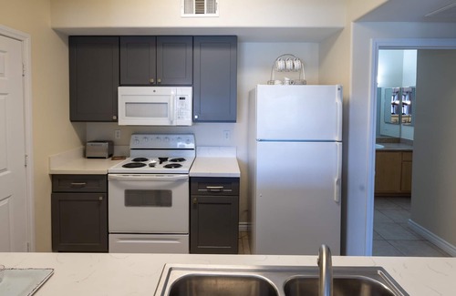 Spring Valley Condo | Beautiful Corporate Condo ten minutes from Strip. Shopping center nearby.