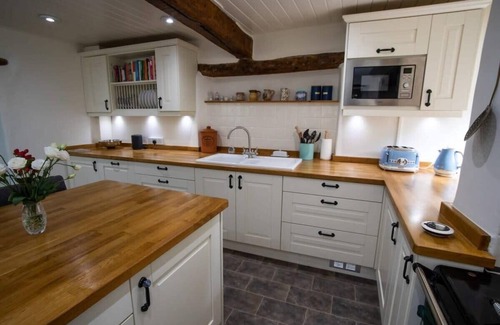 Inchbrook House | Beautiful Cotswolds Cottage & Garden