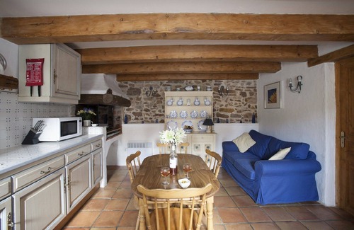 Cebazan Cottage | Beautiful cottage in a peaceful village known for its stunning walks and wine.