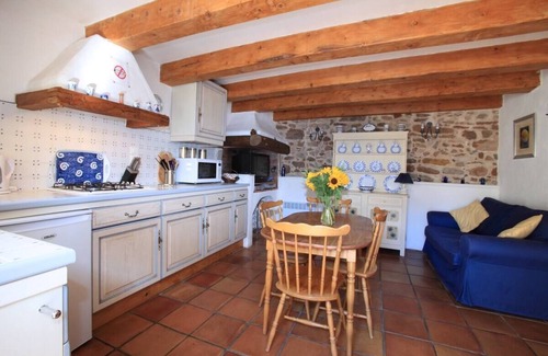 Cebazan Cottage | Beautiful cottage in a peaceful village known for its stunning walks and wine.