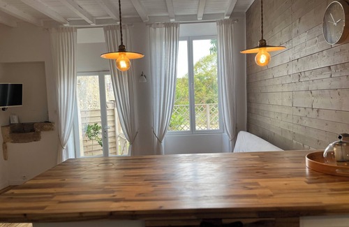Cursan House | Beautiful cottage in wine estate