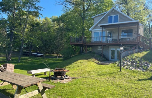 Crivitz Cottage | Beautiful cottage on Crooked Lake! Sleeps 9 comfortably.